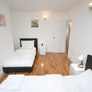 https://4-bedroom-house-in-east-london.cambridgehotelsuk.com